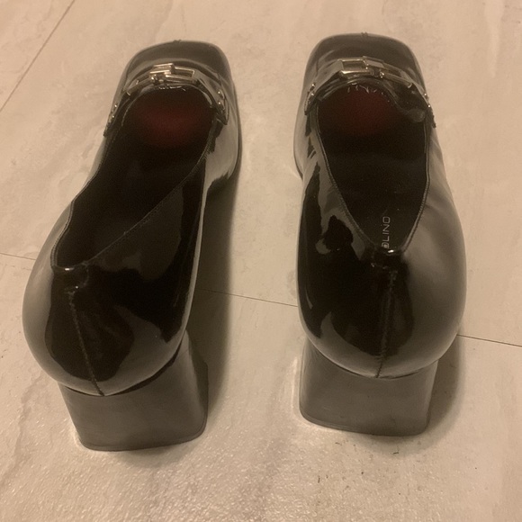 Bandolino Women's Black Leather Square Toe Front Buckle Heels Size 9.5M - Picture 15 of 15